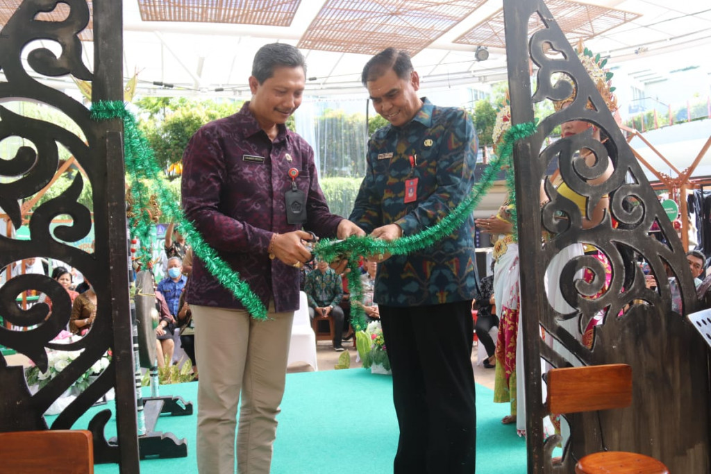 Ny. Seniasih Giri Prasta Hadiri Rangkaian Kegiatan Sehat Bersama UMKM Badung